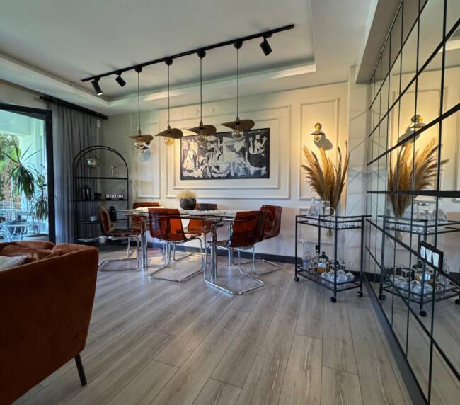 Bir dairenin komple yenilenme hikayesi! Mutfak, banyo, salon ve yatak odası tasarımı dahil anahtar teslim tadilat projemizi inceleyin. Ücretsiz keşif için arayın.